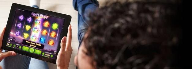 Unibet Casinò, Al primo accesso su mobile 10 free spins per Starburst